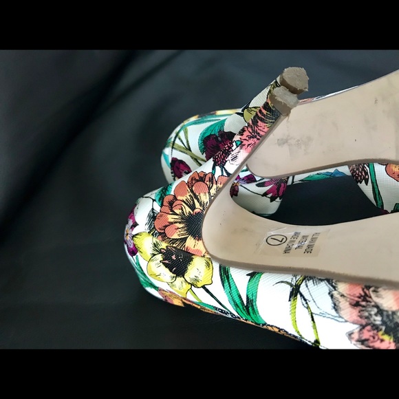 Pumps/heels size 7 - Picture 3 of 4